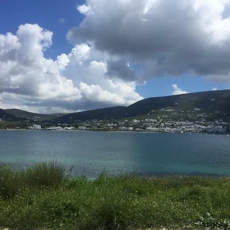 Violeta At Livadia * Páros